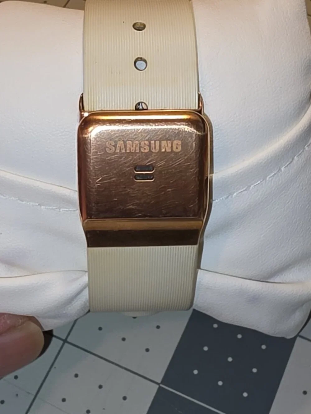 Original Samsung Galaxy Gear (SM‑V700) in Rose Gold